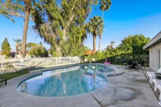 Desert Pool House: Sun, Swim, Sip & Stay - Indio - 5