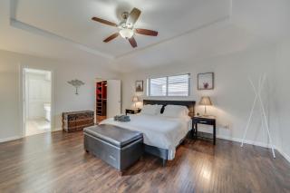 Central Plano 4-BD 2-BA Pool Retreat, Sleeps 10 - Plano - 7