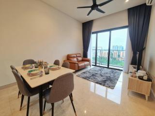 Lucentia Residence World Class Facilities Apartment Infinity Pool Stunning View - 3