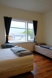 3 spacious bedrooms - Dunedin - 2