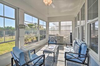 Balcony and Pool Access Myrtle Beach Getaway! - Myrtle Beach - 9