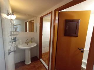 The -300 -a centrally located heritage home - Sparta - 9