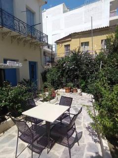 The -300 -a centrally located heritage home - Sparta - 7