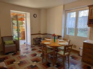 Maison de plain-pied avec jardin clos, jeux enfants, vélos, animaux acceptés, proche Montbron - FR-1-653-6 - 3