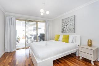 Mt Hawthorn Family Home - EXECUTIVE ESCAPES - Perth - 6