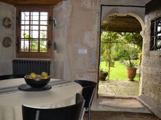 Prieuré du XVème restauré, jardin clos de 2000 m², piscine, cheminée, WiFi fibre, proche église - FR-1-653-219 - Beaulieu-sur-Sonnette - 7