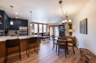 Zephyr Mountain Lodge Premium-Rated 2416 - 8