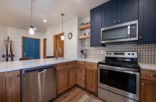 Zephyr Mountain Lodge Premium-Rated 2416 - 7