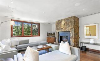 Platinum Vail Solaris 3 Bedroom Vacation Rental Set At The Base Of The Mountain Just Steps From The Gondola - Vail - 9