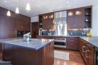 Platinum Vail Solaris 3 Bedroom Vacation Rental Set At The Base Of The Mountain Just Steps From The Gondola - Vail - 2