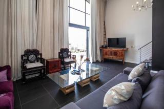 Stunning 2 Bedroomed Loft-style penthouse (712) - 2