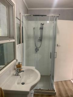 Cowes central house with Netflix & Prime Video, near shop & beach - 2