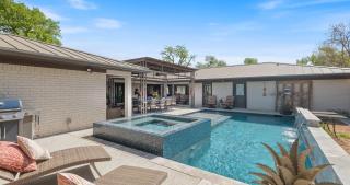 Stylish 3BR House with Swimming Pool and Walking to HSB Resort - Horseshoe Bay - 0