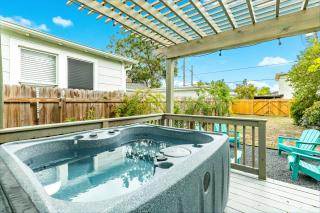 Barefoot Coastal Cottage - Galveston - 9