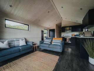 Briarfield Farm Stays - Uisce Cabin - Glenarm - 3