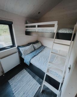 Briarfield Farm Stays - Uisce Cabin - 1