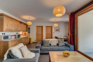 Apartment le Paradis 1 - Alpes Travel - Central Chamonix (sleeps 4) - 0