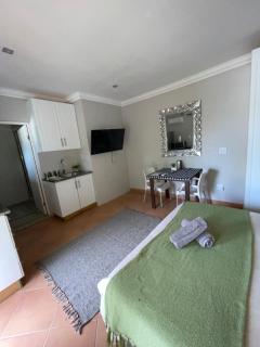 Guest house on Gillian Unit 3 - 7