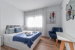 Downtown 1BR Apartment W/ Balcony by LovelyStay - Porto - 0