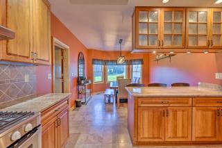 Lakefront Romulus Retreat with Private Dock! - Romulus - 2