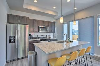 6 Mi to Dtwn Denver Townhome with Patio! - Thornton - 1
