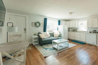 Cozy Farmhouse Apartment in Bristol 2 bed 1 bath - 7