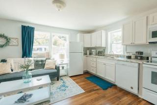 Cozy Farmhouse Apartment in Bristol 2 bed 1 bath - 5