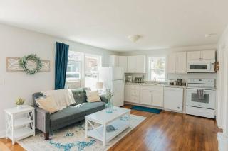 Cozy Farmhouse Apartment in Bristol 2 bed 1 bath - 4