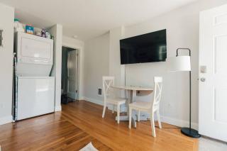 Cozy Farmhouse Apartment in Bristol 2 bed 1 bath - 3