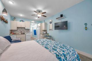 Picturesque Waterfront Studio - Clearwater Beach - 0