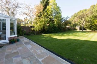 Leafy Suburban Bed and Breakfast - Northwood - 4