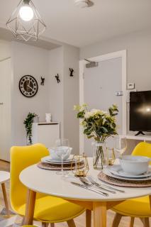 Modern Serviced Apartment Stevenage Town Centre up to 4people - 2