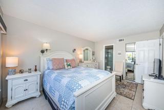 Bahia On Isla No Shirt, No Shoes, No Problem - 1