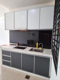 Stylish studio with bathroom and city view balcony at Palazio Taman Mount Austin Free Netflix by GDRAGON HomeStay - Johor Bahru - 1