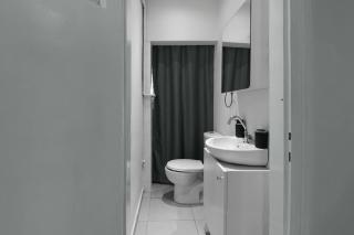 Spacious & Peaceful 2BR Central Apt. W/ Balcony - Istanbul - 2
