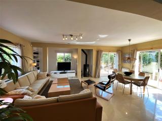 Casa junto al mar con jardín - 3