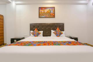 FabExpress Taj Residency Near Yashobhoomi Convention Centre - Nova Deli - 2