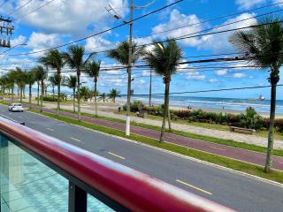 M012 - Apto c/ 2 Sacadas | Frente ao Mar na V. Mirim - 0