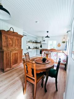 Romantic farmhouse with idyllic garden - 5