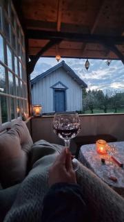 Romantic farmhouse with idyllic garden - 2