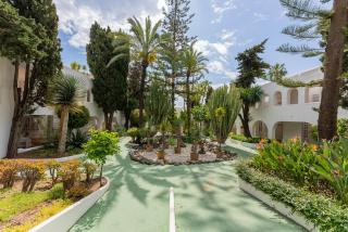 Azahara 1 8B Beautiful apartment frontline golf in popular Aloha - 2