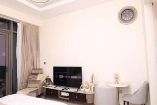 Superb Studio by The Creek view - Dubai - 1