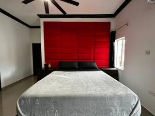 Brand New pool, moderncontemporary centrally-located in Manor Park - 8