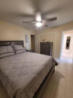 Beachy Sarasota Duplex - 7