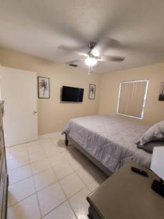 Beachy Sarasota Duplex - 5