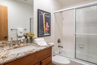 Updated 3 Bedroom 3 Bathroom Snowcreek Phase V #884, Sleeps 6 - Mammoth Lakes - 6