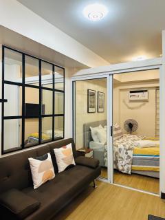 1BR Condo Unit at Celandine Condominium Near Ayala Cloverleaf Mall - 1