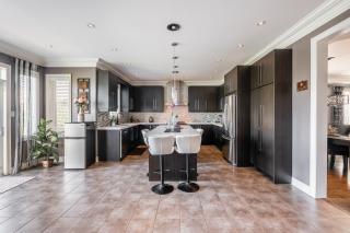 Beautiful Family Villa, Pond Facing with Huge Backyard - 5