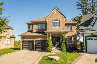 Beautiful Family Villa, Pond Facing with Huge Backyard - 0