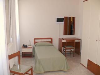 Albergo Casa Del Pellegrino - Monte SantʼAngelo - 9